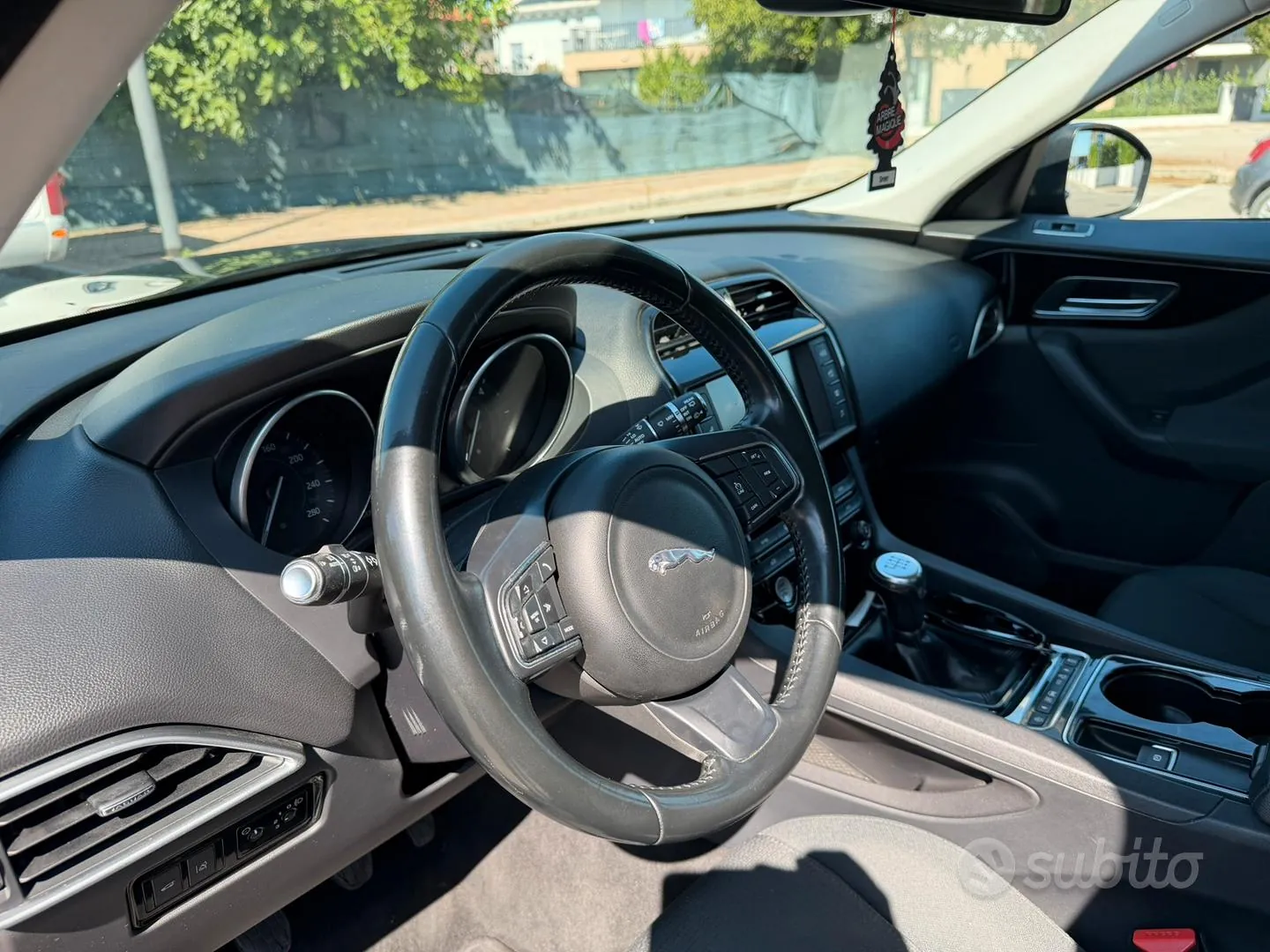 Jaguar F-Pace 2017 photo 5