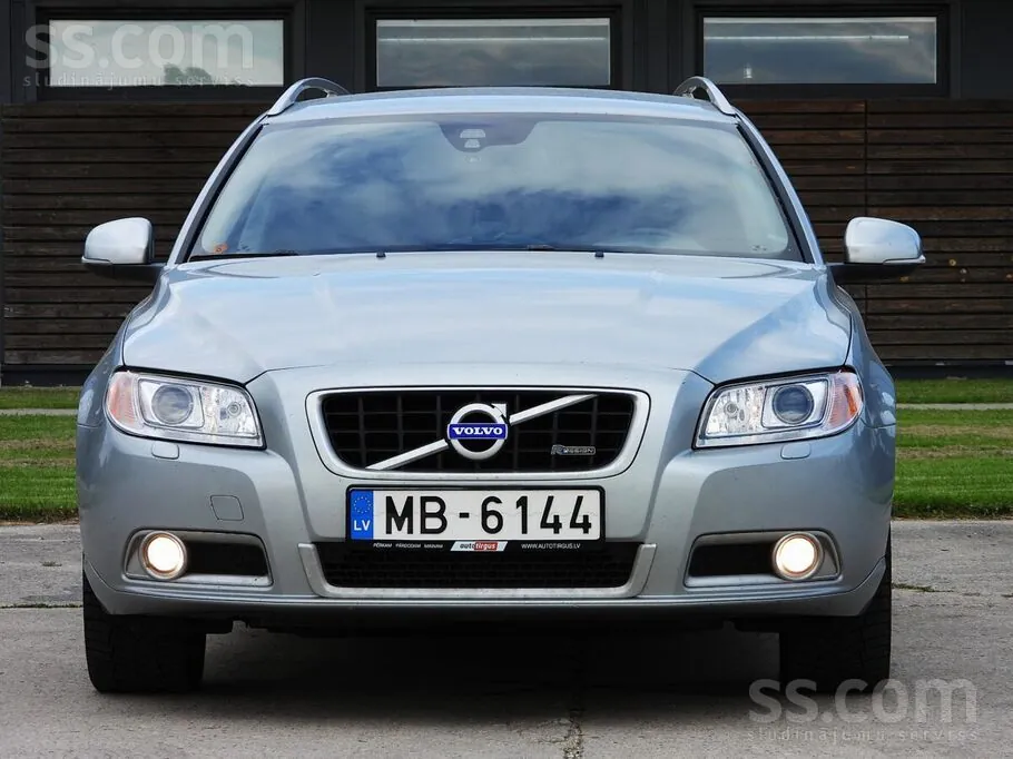 Volvo V70 2013 photo 2