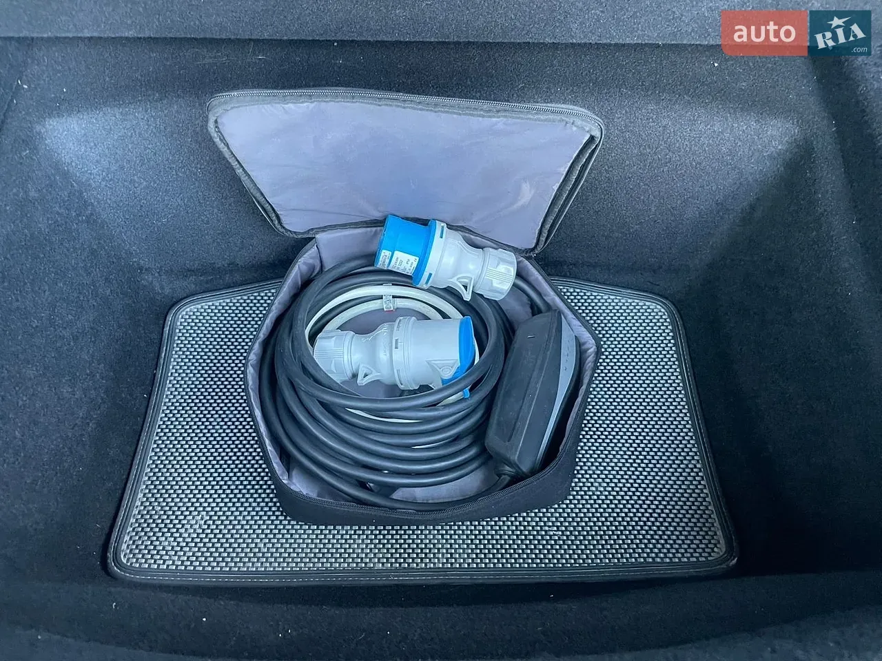 Tesla Model 3 2024 photo 3