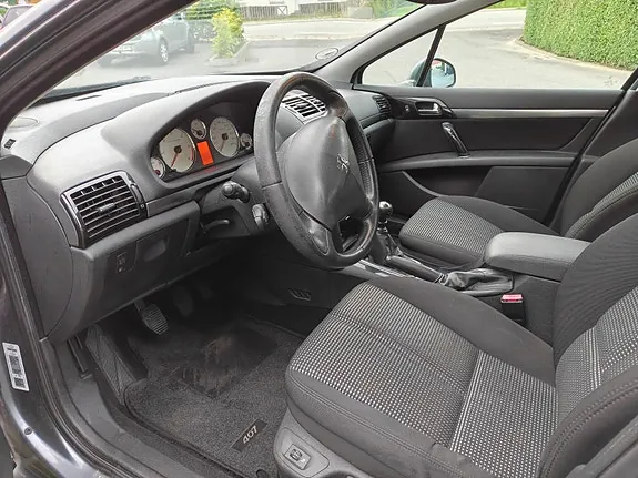 Peugeot 407 2011 photo 4