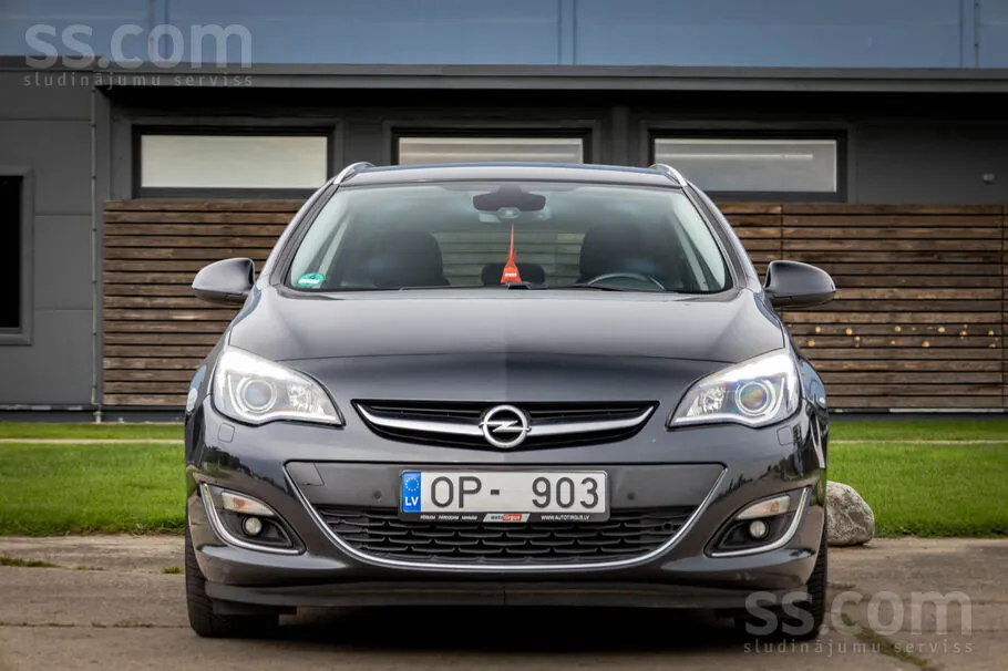 Opel Astra 2015 photo 2