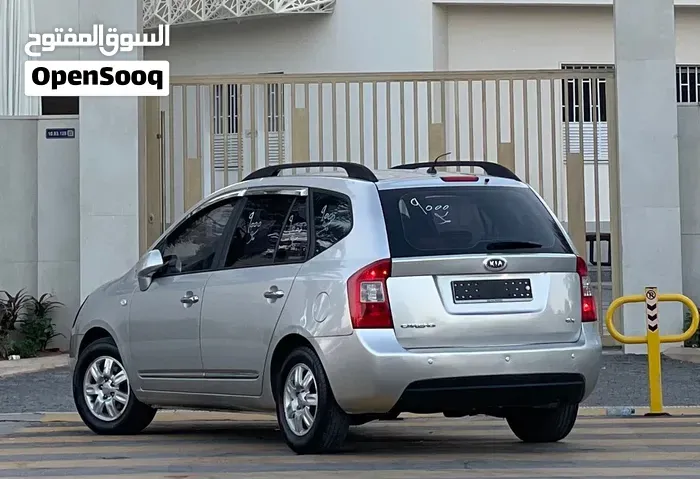 Kia Carens 2010 photo 4