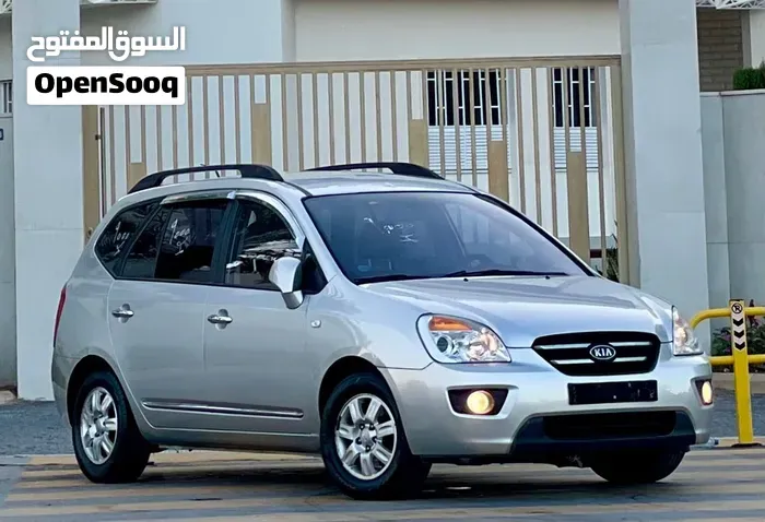 Kia Carens 2010 photo 2