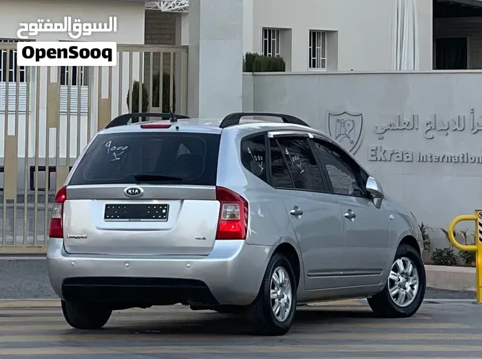 Kia Carens 2010 photo 3