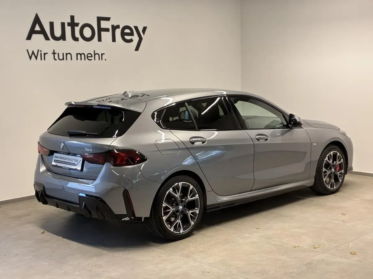 BMW 1 Series 2025 photo 3