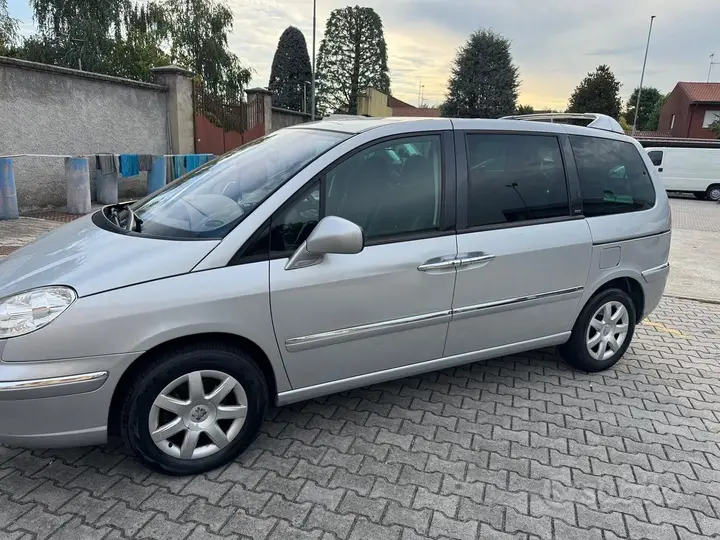 Peugeot 807