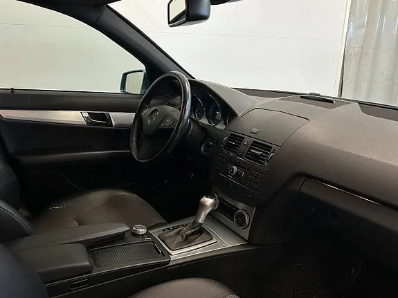Mercedes-Benz C350 2010 photo 4