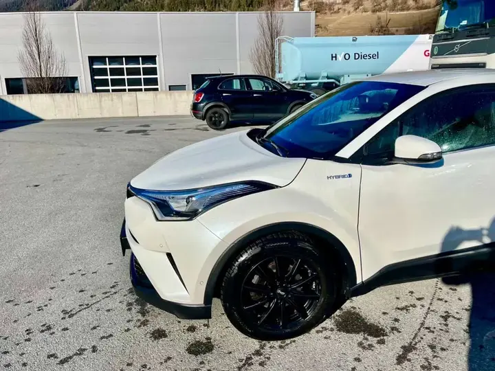 Toyota C-Hr 2017 photo 3