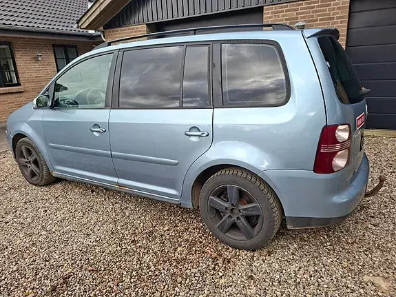 Volkswagen Touran 2006 photo 2