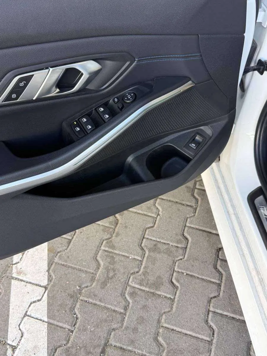 BMW 320 2022 photo 2