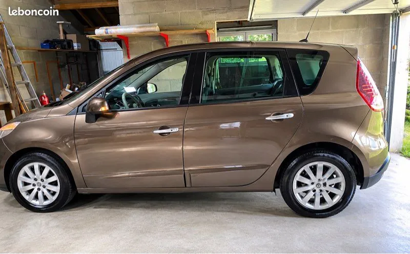 Renault Megane 2009 photo 2