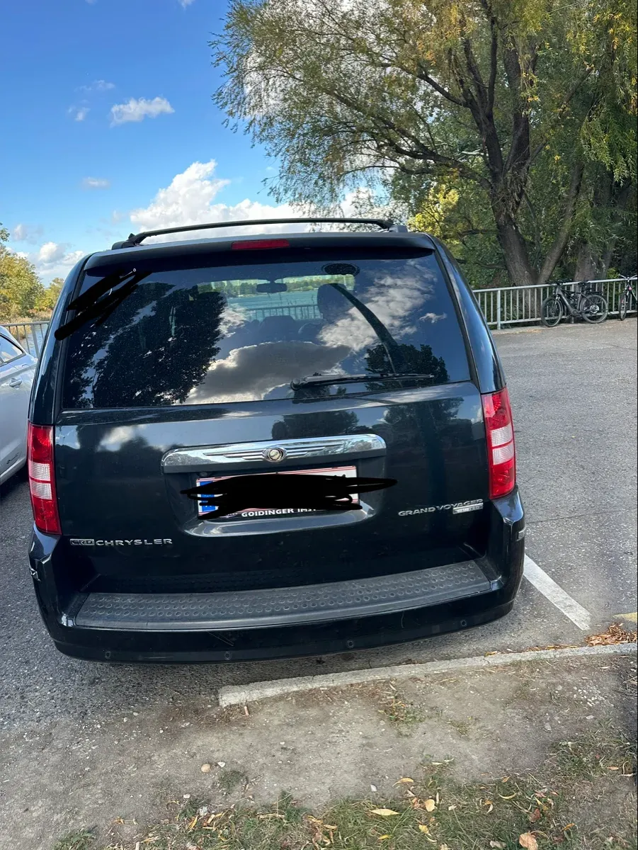 Chrysler Voyager 2010 photo 3