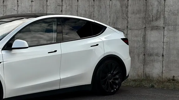 Tesla Model Y 2023 photo 4