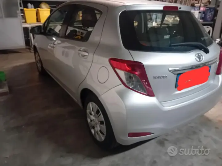 Toyota Yaris 2012 photo 3