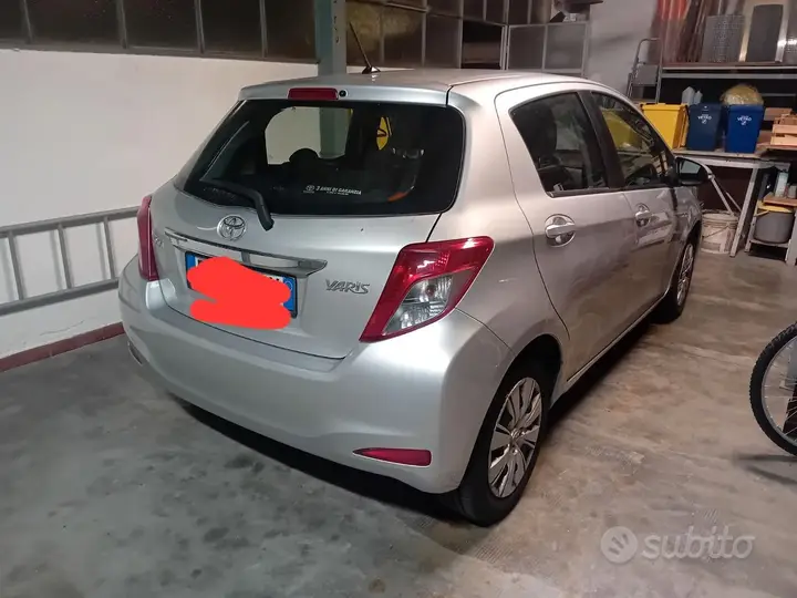 Toyota Yaris 2012 photo 2