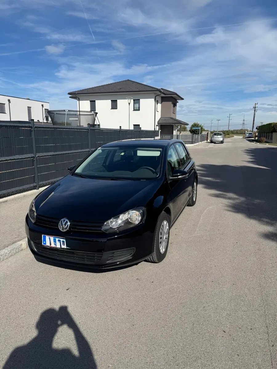Volkswagen Golf 2011 photo 2
