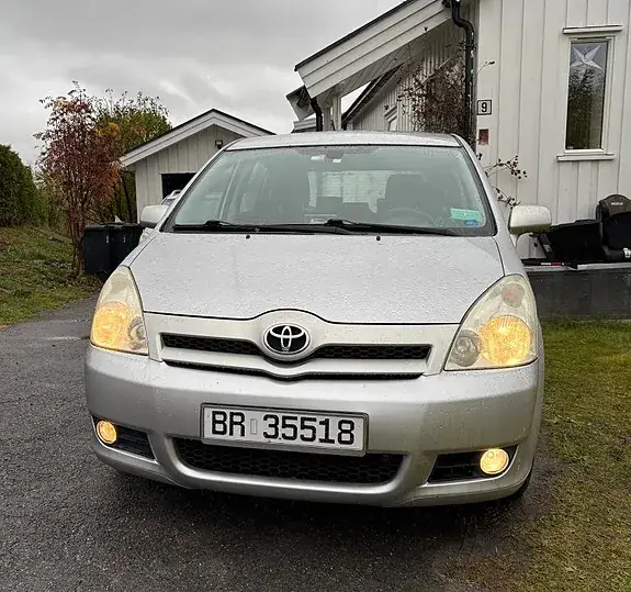Toyota Corolla Verso 2005 photo 4