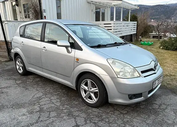 Toyota Corolla Verso 2005 photo 2