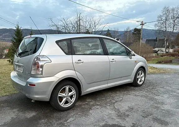 Toyota Corolla Verso 2005 photo 3