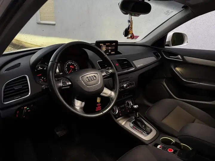 Audi Q3 2011 photo 3