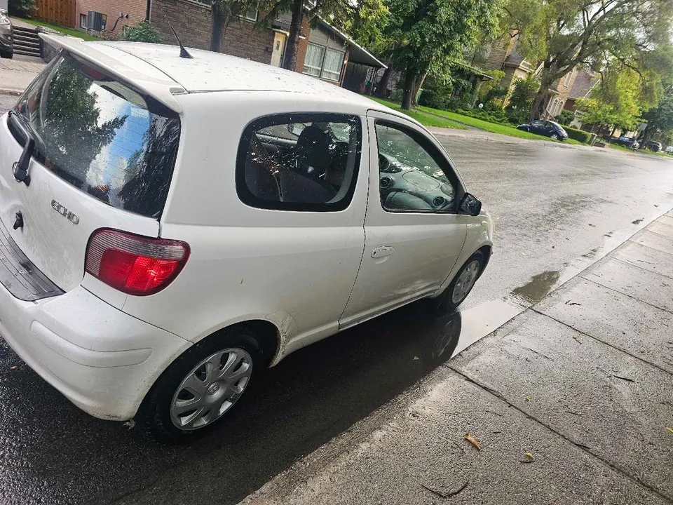Toyota Echo 2004 photo 2