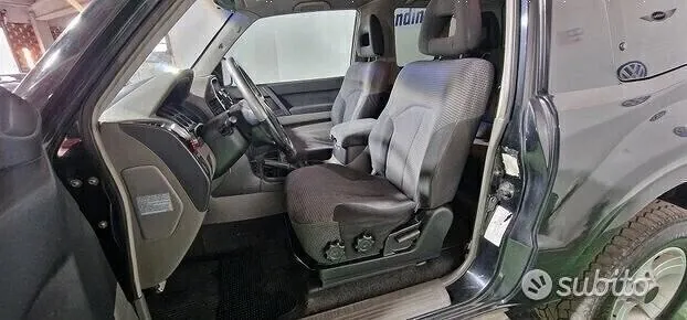 Mitsubishi Pajero 2004 photo 5