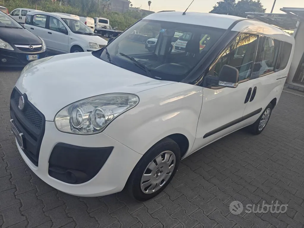 Fiat Doblo 2012 photo 2