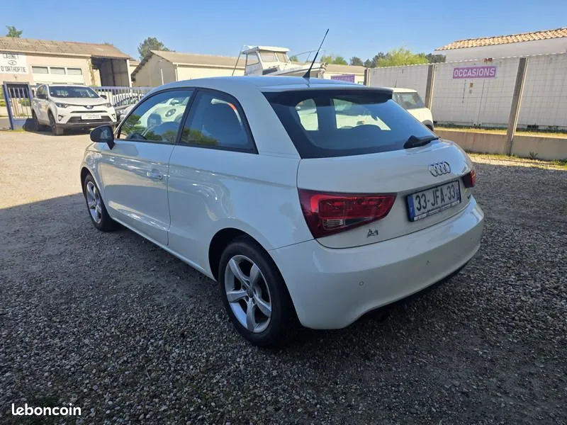Audi A1 2011 photo 2