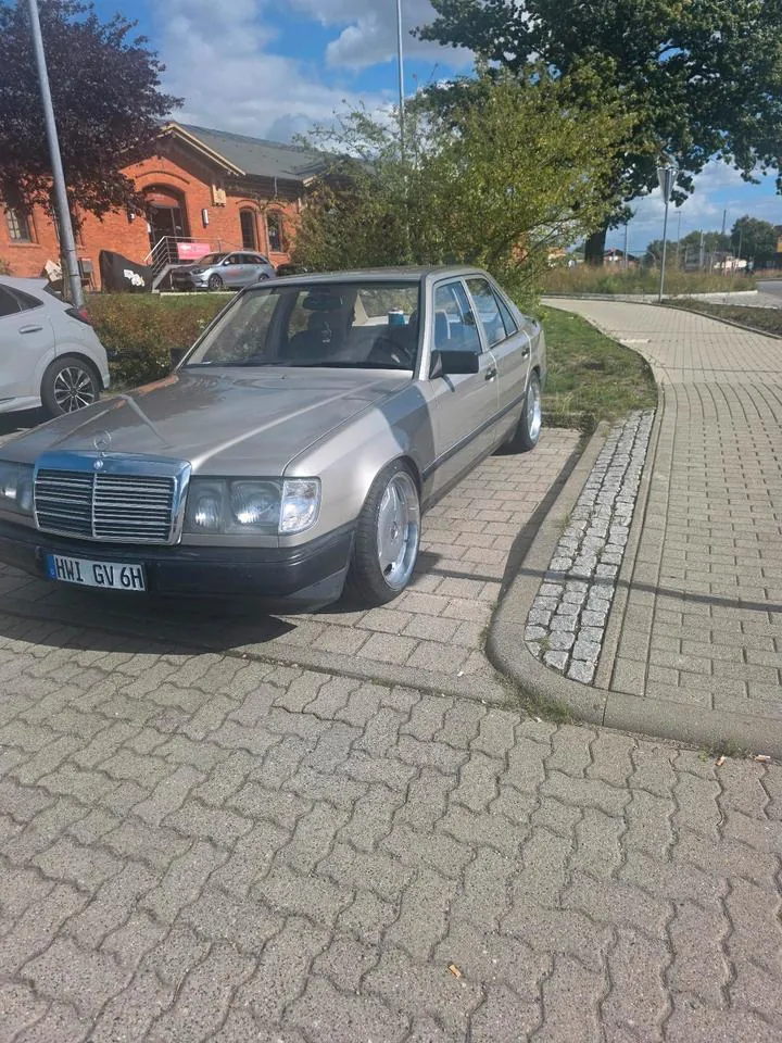 Mercedes-Benz W124