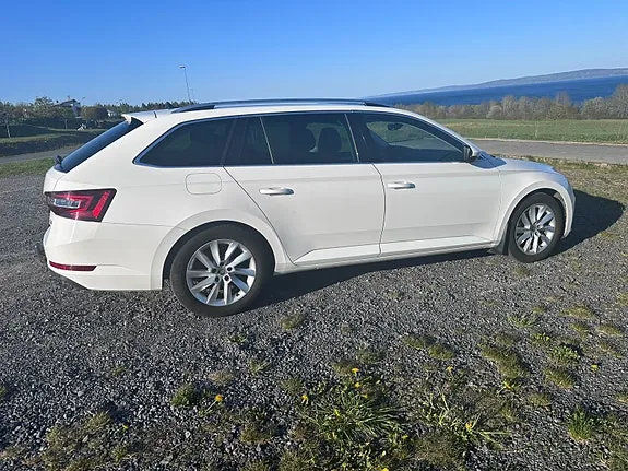Skoda Superb 2019 photo 4