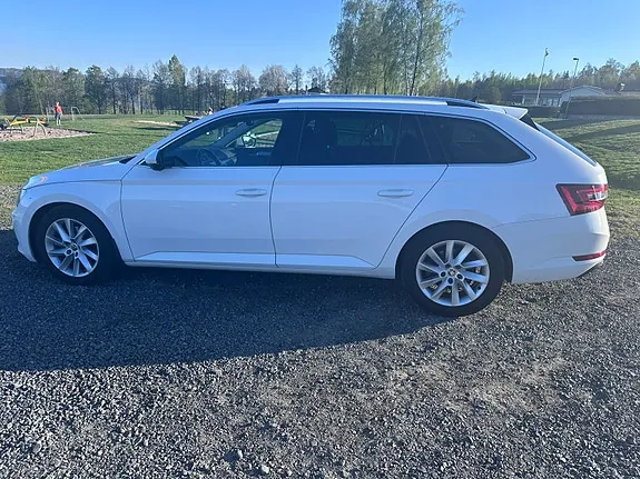 Skoda Superb 2019 photo 5
