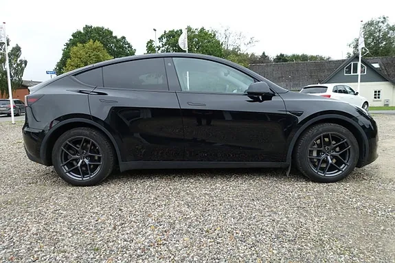Tesla Model Y 2023 photo 3
