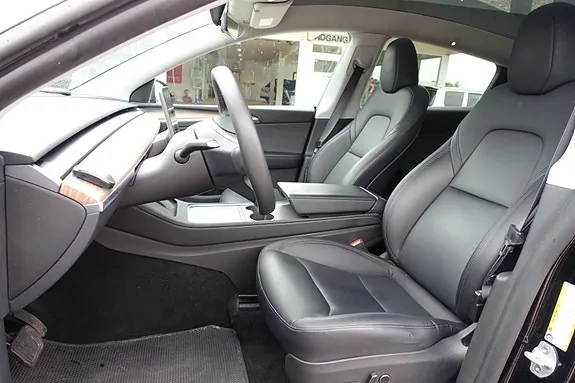 Tesla Model Y 2023 photo 2