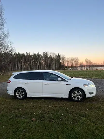 Ford Mondeo 2010 photo 2