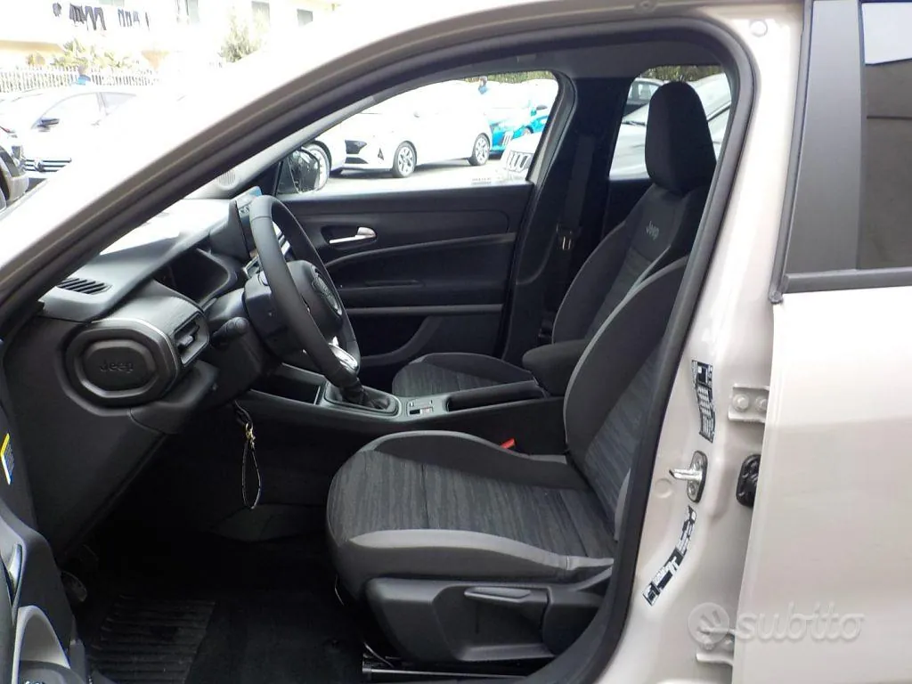 Jeep Avenger photo 4