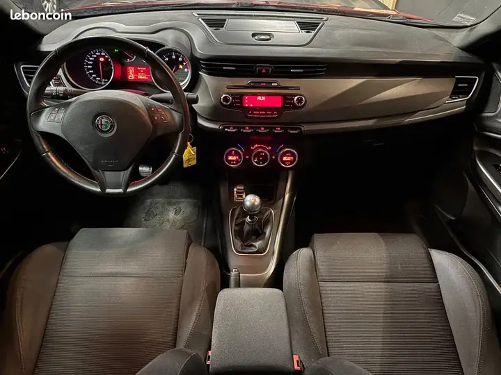Alfa Romeo Giulietta 2013 photo 3