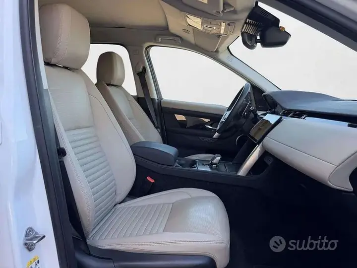 Land Rover Discovery Sport 2024 photo 3
