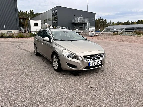 Volvo V60 2012 photo 2