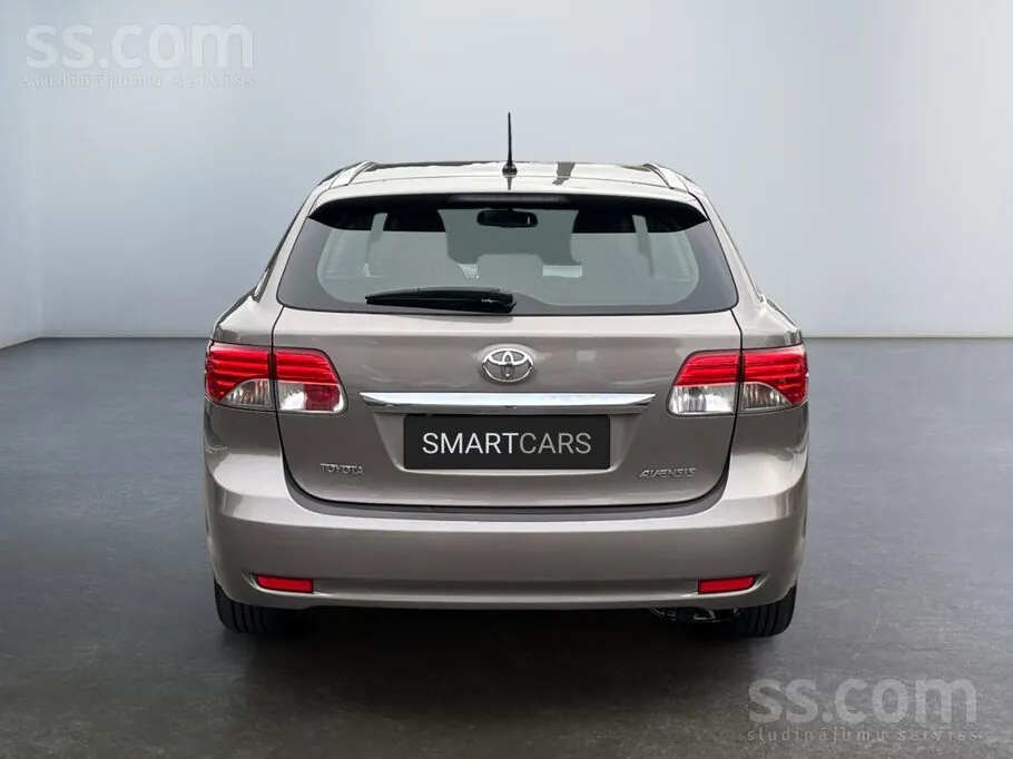 Toyota Avensis 2015 photo 4