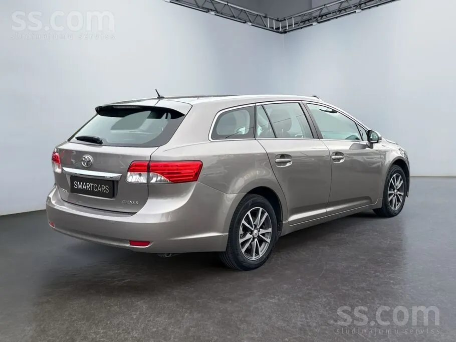 Toyota Avensis 2015 photo 5