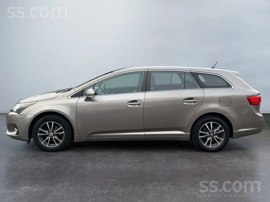 Toyota Avensis 2015 photo 2