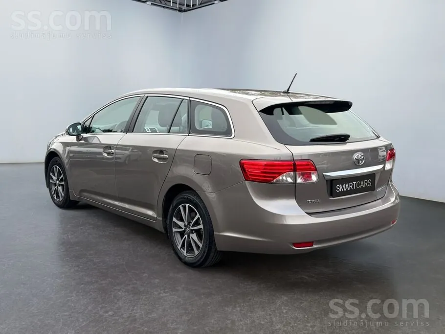 Toyota Avensis 2015 photo 3