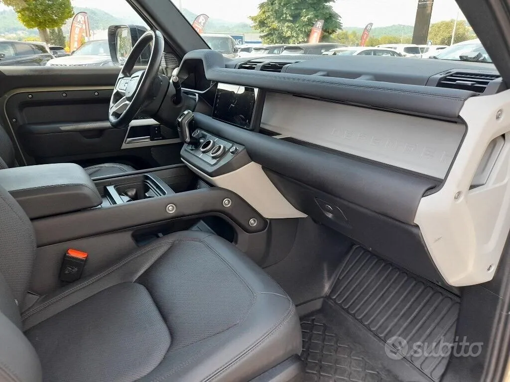 Land Rover Defender 2023 photo 5