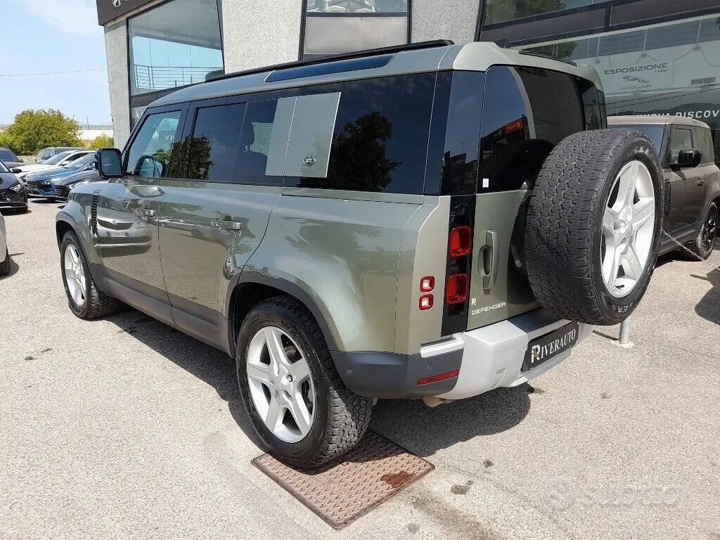 Land Rover Defender 2023 photo 2