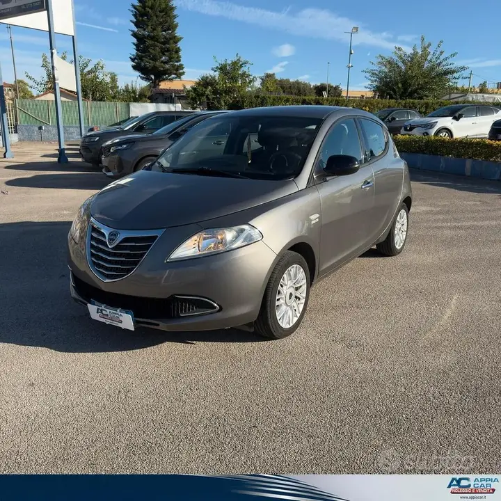 Lancia Ypsilon