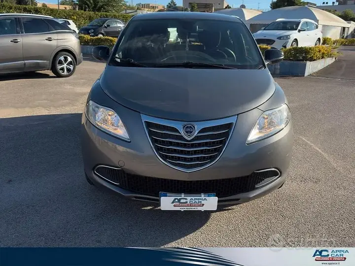 Lancia Ypsilon 2015 photo 2
