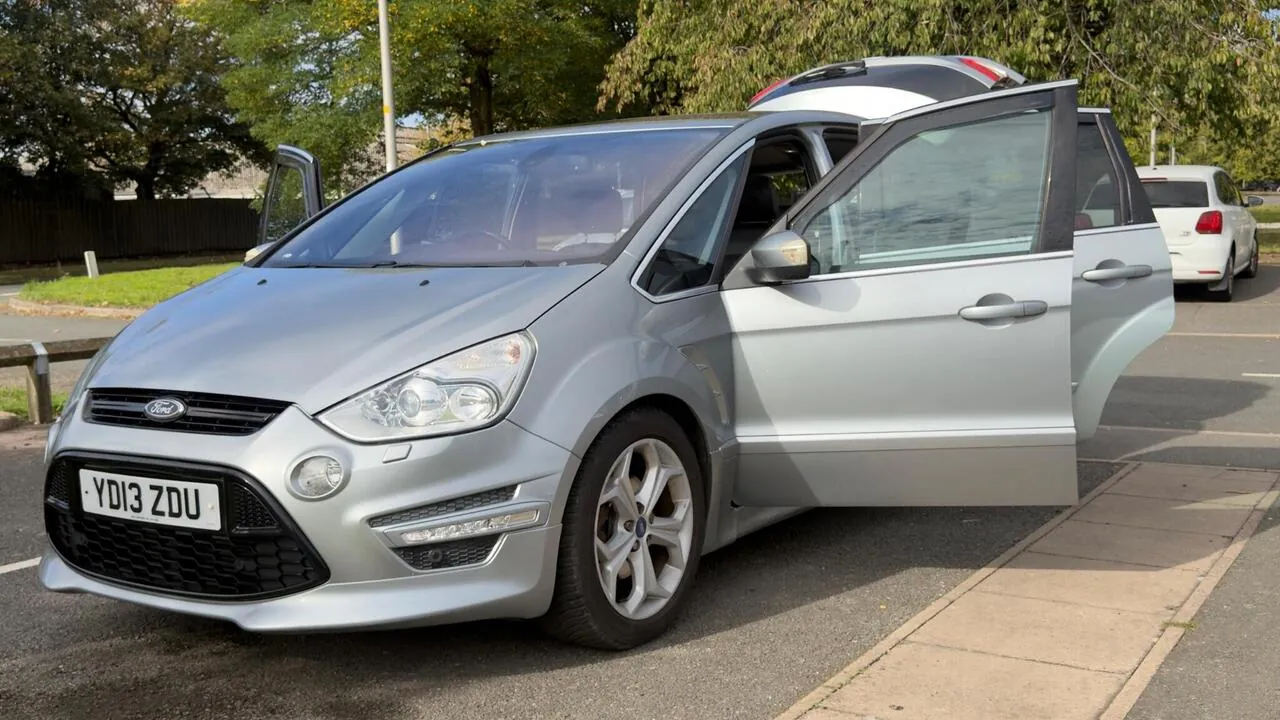 Ford S-Max 2013 photo 2