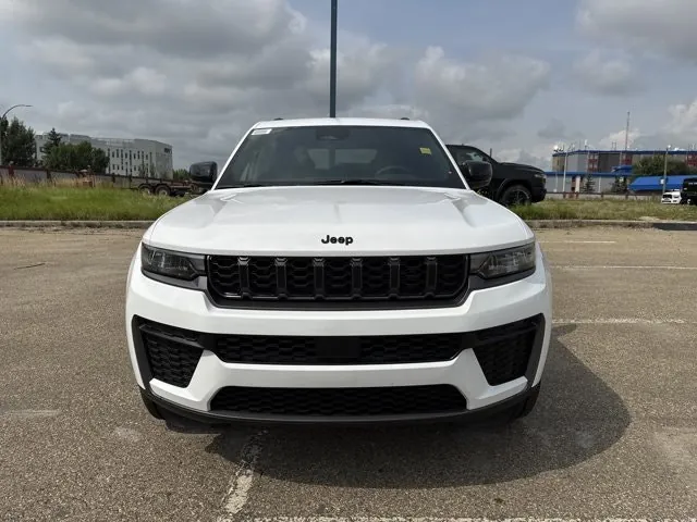 Jeep Grand Cherokee 2026 photo 2