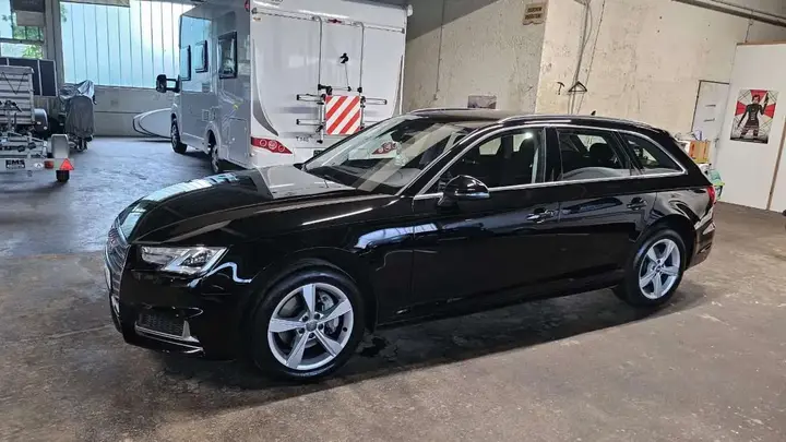 Audi A4 2019 photo 2
