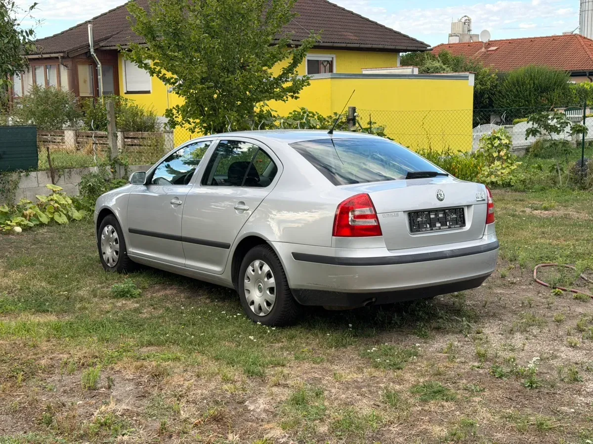 Skoda Octavia 2008 photo 2